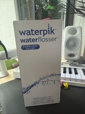Waterpik Cordless Water Flosser - Rechargeable and cordless NEW